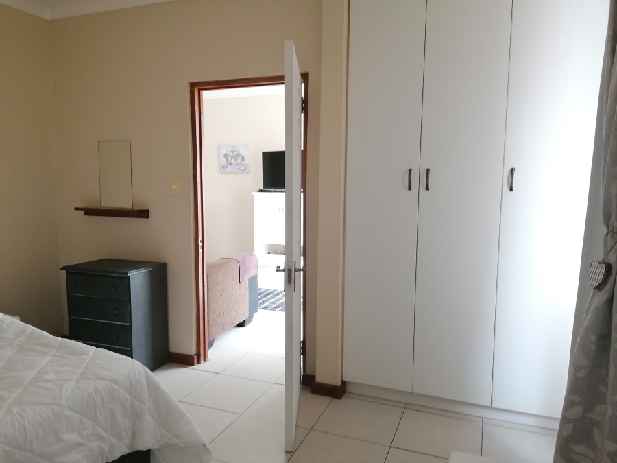 To Let 3 Bedroom Property for Rent in Marina Martinique Eastern Cape